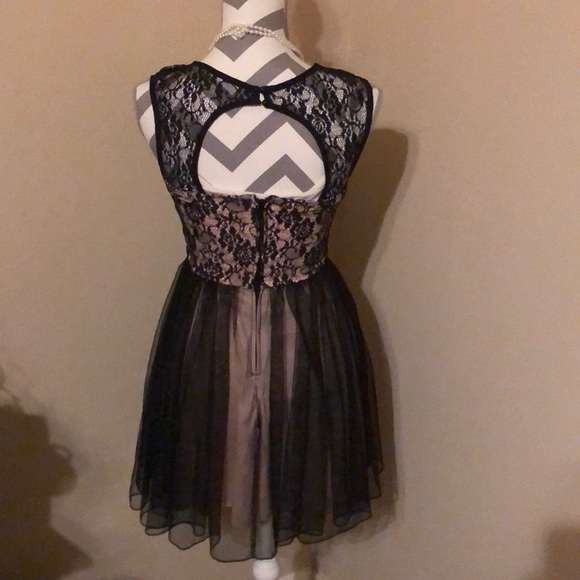 Black lace dress -small great for a dance. - Picture 3 of 8